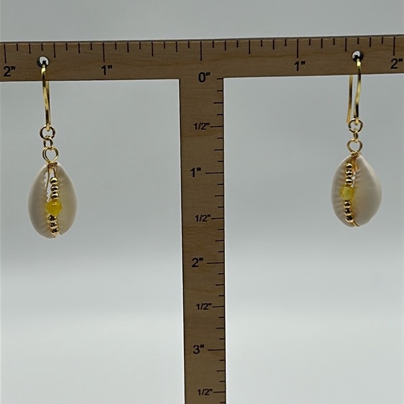 2356- Handmade Shell Dangle Earrings NWT - Picture 5 of 6